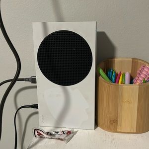 Xbox series s I’ve played on it a couple times jsut in need of money right now